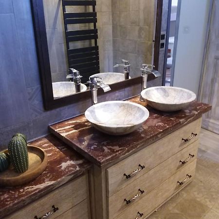 Chambre Pour 2 Personnes Avec Salle De Bain Privee Tourves Bagian luar foto